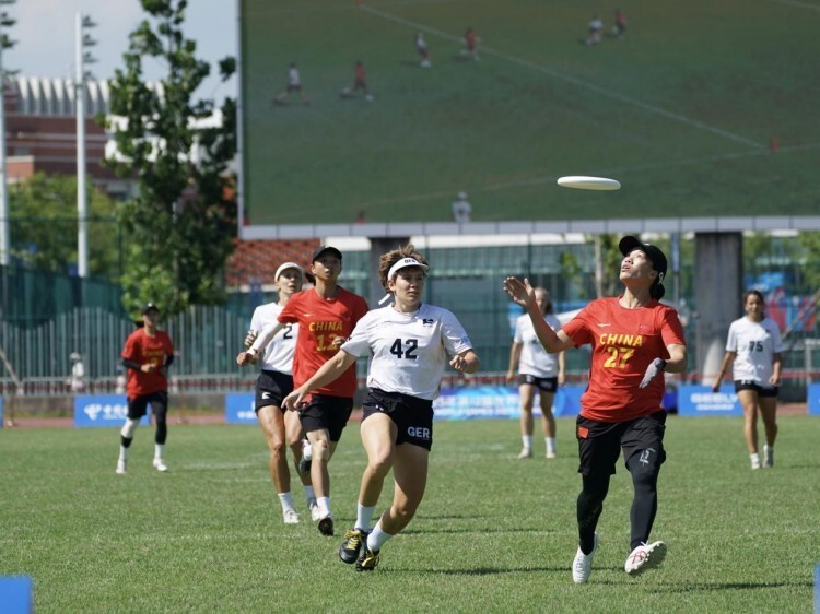 绿茵场上追, 一项七人制 绿茵场上追, 一项七人制