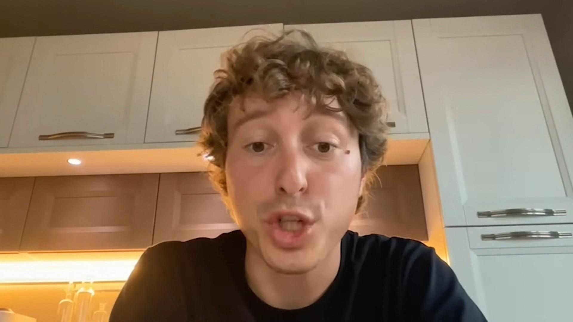 扮演着一个 扮演着一个